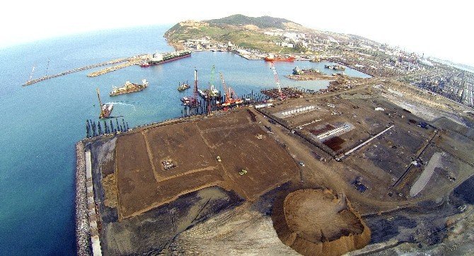 TÜRKİYE’NİN PETROKİMYA DA TEK HAMMADDE ÜRETİCİSİ KONUMUNDAKİ PETKİM, 2014 YILINI 4,13 MİLYAR TL CİRO, 94 MİLYON TL BRÜT KAR, 111,4 MİLYON TL FAİZ AMORTİSMAN VE VERGİ ÖNCESİ KAR (FAVÖK) KARI İLE TAMAMLADI.
