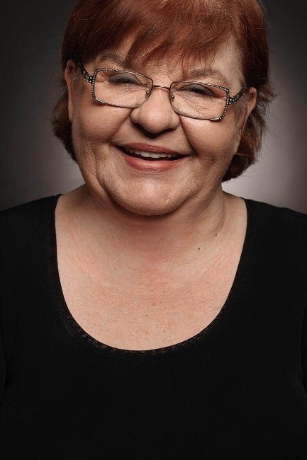 TÜRKİYE'NİN SEVİLEN TİYATRO VE SİNEMA SANATÇILARINDAN DEFNE YALNIZ, SANATTA 60'INCI YILINI BÜYÜKÇEKMECE'DE SAHNELEYECEĞİ 