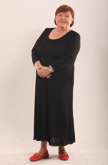 TÜRKİYE'NİN SEVİLEN TİYATRO VE SİNEMA SANATÇILARINDAN DEFNE YALNIZ, SANATTA 60'INCI YILINI BÜYÜKÇEKMECE'DE SAHNELEYECEĞİ 