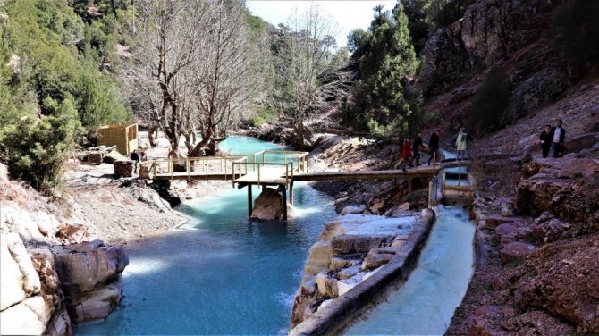 Türklere özgü turkuaz rengiyle ünlü Acıpayam Kanyonu turizme hazırlanıyor