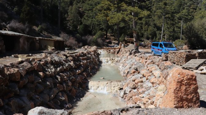 Türklere özgü turkuaz rengiyle ünlü Acıpayam Kanyonu turizme hazırlanıyor