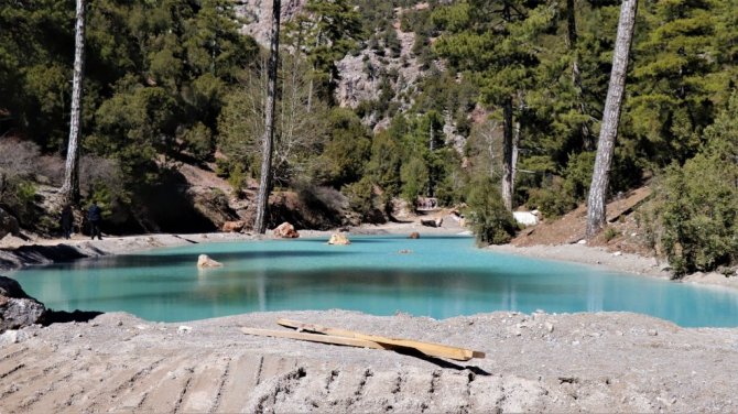 Türklere özgü turkuaz rengiyle ünlü Acıpayam Kanyonu turizme hazırlanıyor