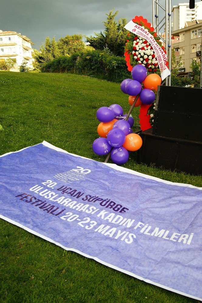 Uçan Süpürge 20’inci yaşını festival açılışıyla kutladı