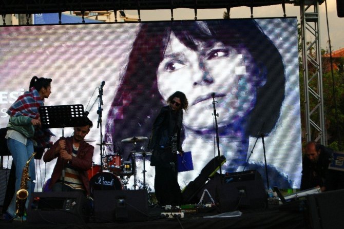 Uçan Süpürge 20’inci yaşını festival açılışıyla kutladı