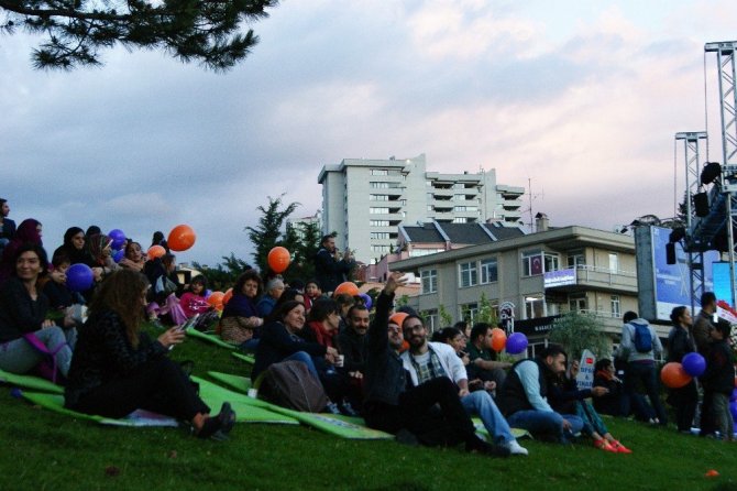 Uçan Süpürge 20’inci yaşını festival açılışıyla kutladı