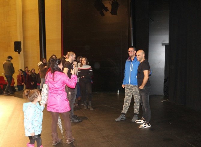 Ünlü tiyatrocu Alper Kul: “Türkçe konuşulan her yerde izleyicimizle buluşuyoruz”