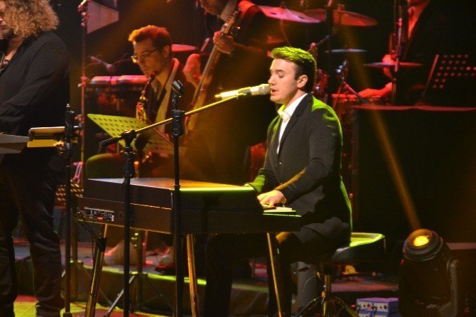 Ünlüler Kayahan İçin Söyledi