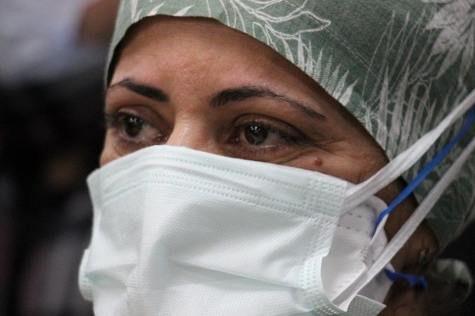 Ünlülerden sağlık çalışanlarına yeni yıl sürprizi
