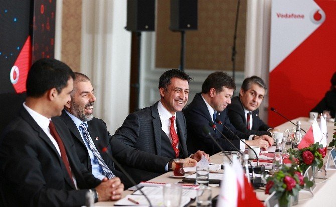 VODAFONE TÜRKİYE, DİJİTALLEŞME VİZYONU İLE VERİ GELİRLERİNDE YÜZDE 73’LÜK ARTIŞ, TOPLAM MOBİL GELİRE GÖRE YÜZDE 33,9 İLE BUGÜNE KADARKİ EN YÜKSEK PAZAR PAYI İLE YENİ BİR REKORA İMZA ATTI.