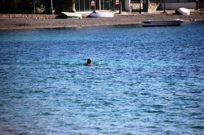 Yasak bile denize girmelerine engel olamadı