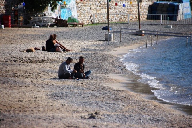 Yasak bile denize girmelerine engel olamadı