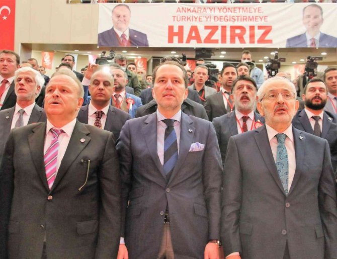 Yeniden Refah Partisi Genel Başkanı Erbakan, partisinin il başkanlığı toplantısında partililerle buluştu