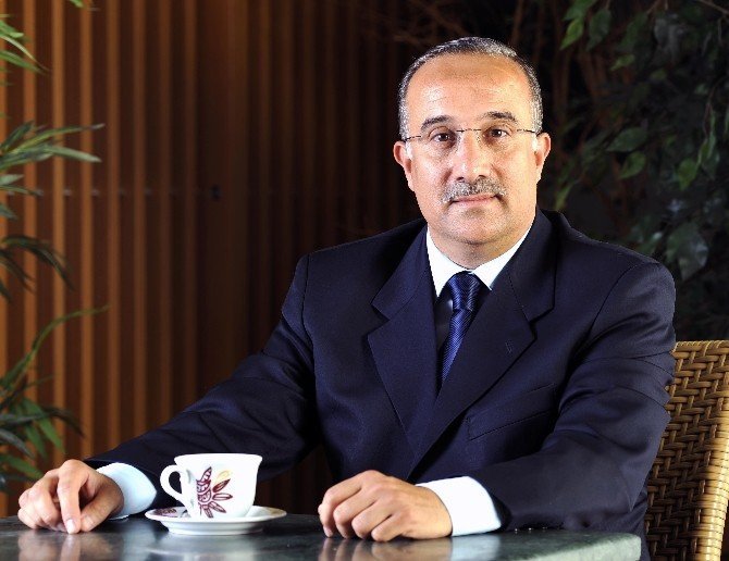 YILDIZ HOLDİNG PERAKENDE GRUBU BAŞKANI MUSTAFA YAŞAR SERDENGEÇTİ, SON YILLARDA DÜNYADA EN HIZLI BÜYÜYEN PAZARLARIN BAŞINDA EV DIŞI TÜKETİM SEKTÖRÜNÜN GELDİĞİNE İŞARET ETTİ.