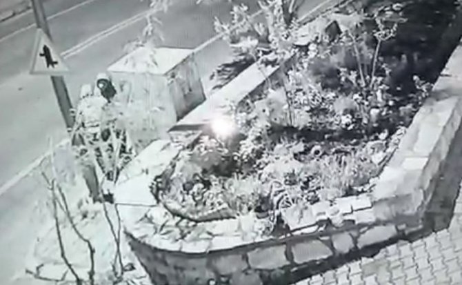 Yoksullar için toplanan kıyafetleri çaldılar