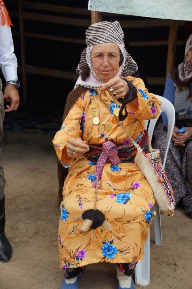 Yörükler geleneklerini sokakta yaşattı