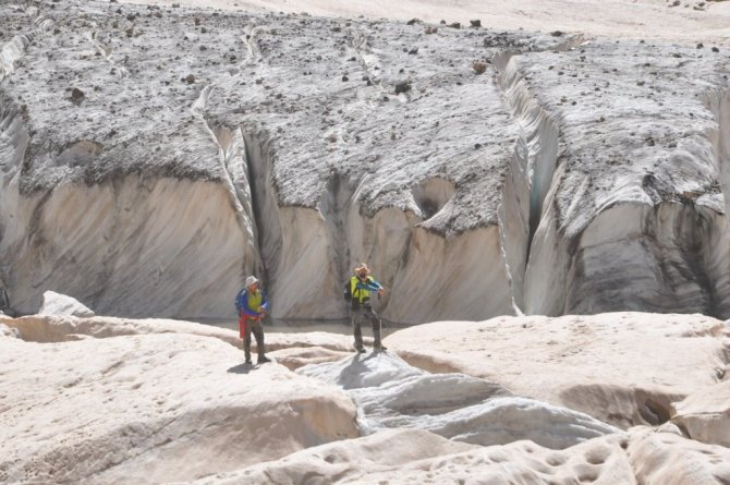 Yüksekova Cilo Dağlarındaki 20 bin yıllık buzullar görenleri büyülüyor