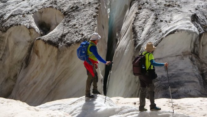 Yüksekova Cilo Dağlarındaki 20 bin yıllık buzullar görenleri büyülüyor