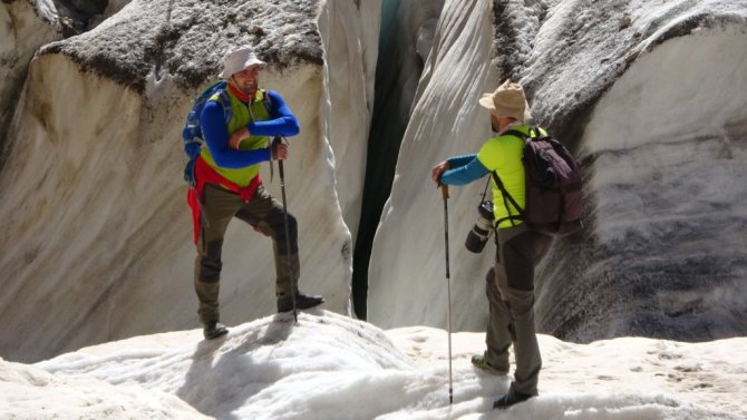 Yüksekova Cilo Dağlarındaki 20 bin yıllık buzullar görenleri büyülüyor