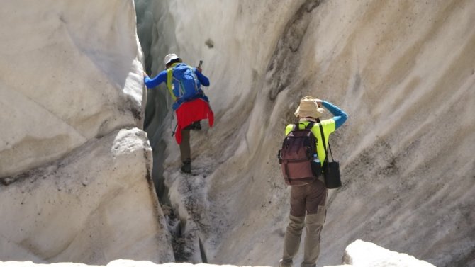Yüksekova Cilo Dağlarındaki 20 bin yıllık buzullar görenleri büyülüyor