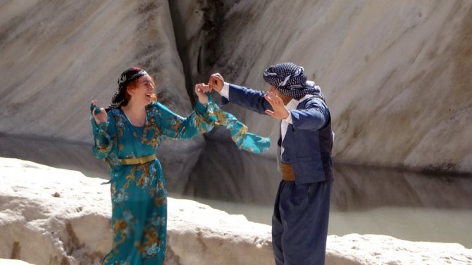 Yüksekova Cilo Dağlarındaki 20 bin yıllık buzullar görenleri büyülüyor